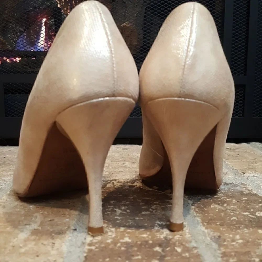 Donald J Pliner | Brave Point Toe Heels - Picture 6 of 8